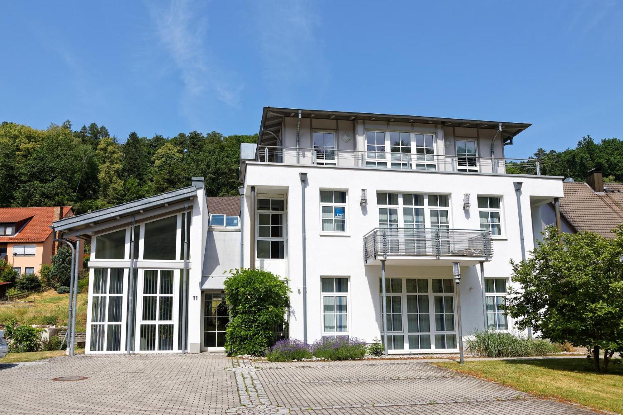 Grosszuegiges Helles Penthouse -Komplette Etage- Mit Balkon Und Stellplatz In Ruhiger Lage Kulmbach Exteriör bild